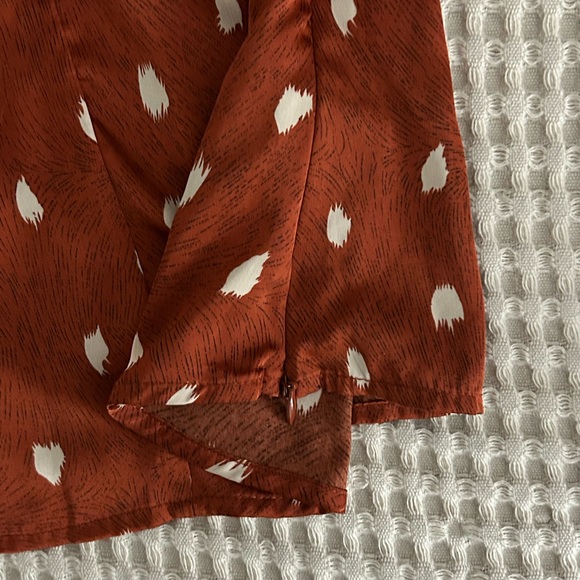 ASTR the Label Rust Blouse Keyhole Top Puff Sleeve Design Pattern Date Night‎ - Picture 7 of 7